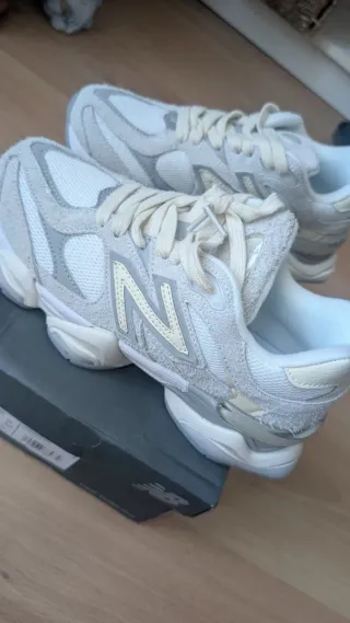 New Balance 9060 Deportiva Beige/Gris