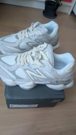 New Balance 9060 Deportiva Beige/Gris