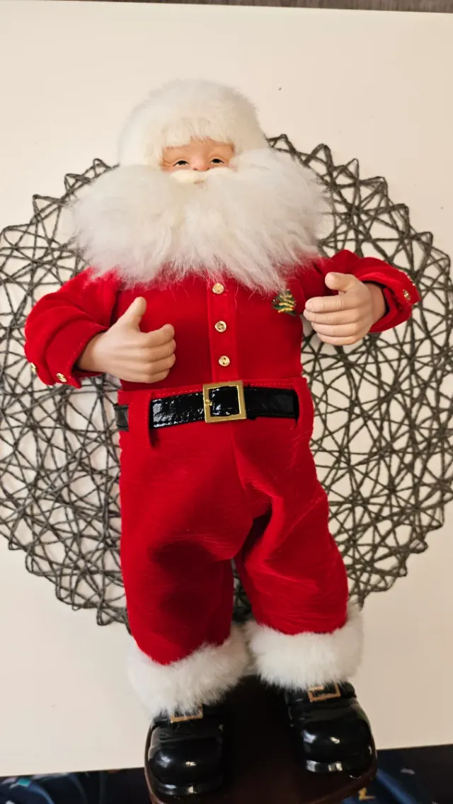 Papá Noel Bailarín con Música Navideña