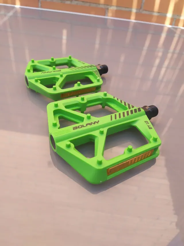 Pedales de plataforma BOLANY BY 1.0 verdes. NUEVOS