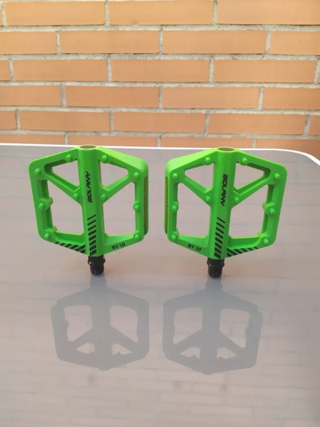 Pedales de plataforma BOLANY BY 1.0 verdes. NUEVOS