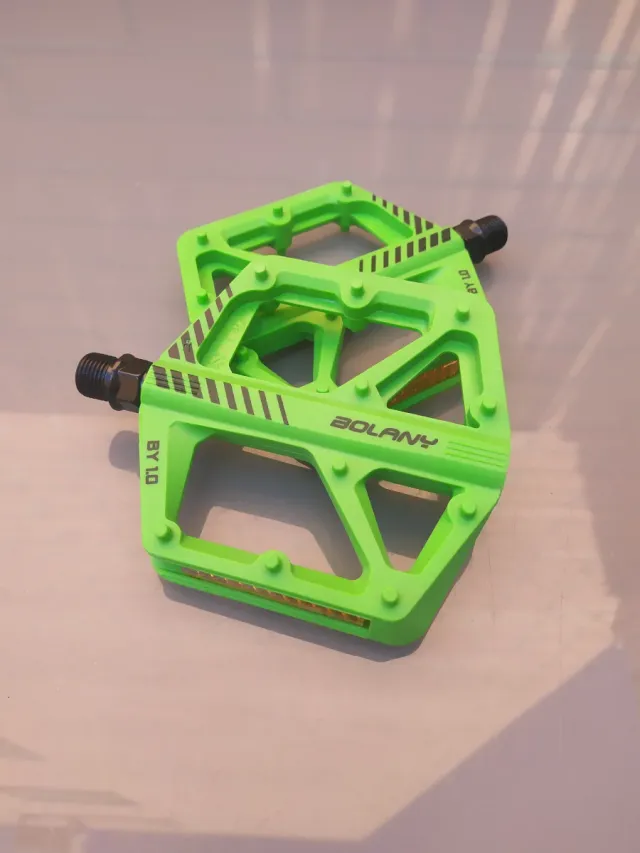 Pedales de plataforma BOLANY BY 1.0 verdes. NUEVOS
