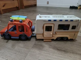 Coche y caravana Bluey