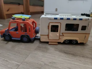 Coche y caravana Bluey