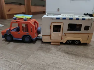 Coche y caravana Bluey
