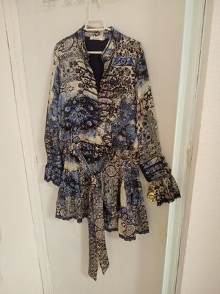 Vestido estampado azul abotonado