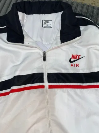 Chaqueta Nike Air Max Blanca y Negra