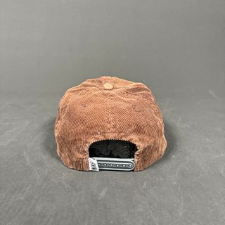 Cappello Nike in velluto a coste marrone