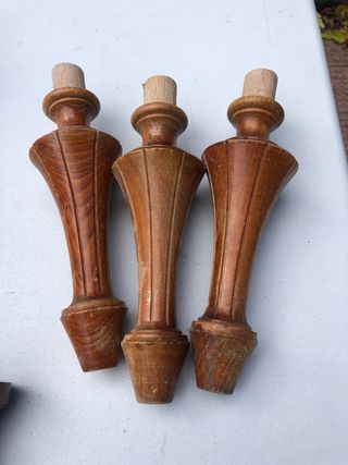 Tres patas de madera para mueble