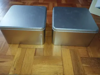 Cajas metálicas plateadas (2 unidades)