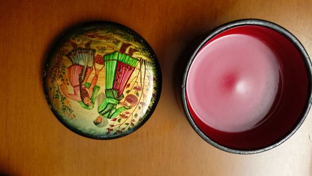 Cajita Rusa Pintada a Mano Lacada 1982