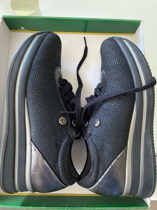 Zapatillas urbanas Pitillos negras y plateadas