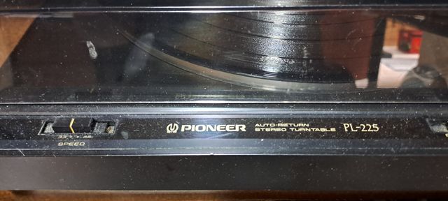 Tocadiscos Pioneer PL-225 +Phono Ampli y Altavoces