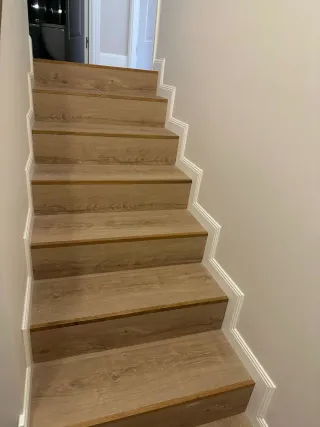 Carpintero montaje de puertas