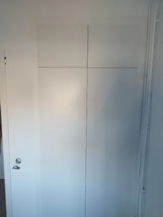 Carpintero montaje de puertas