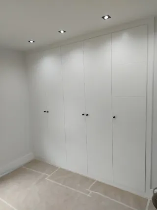 Carpintero montaje de puertas