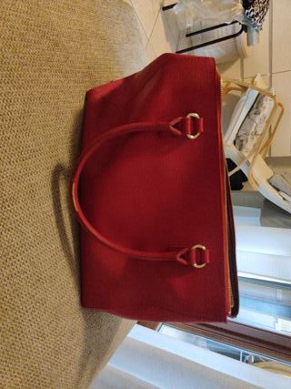 Borsa Moschino fucsia usata
Rovinati i manici foto