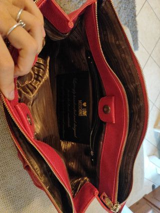 Borsa Moschino fucsia usata
Rovinati i manici foto