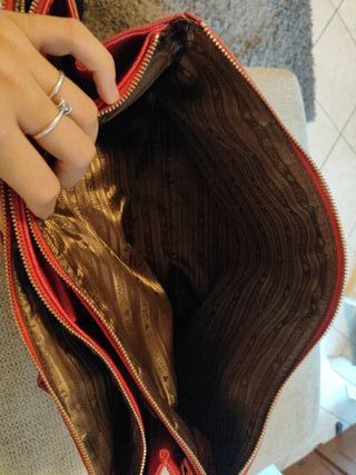 Borsa Moschino fucsia usata
Rovinati i manici foto