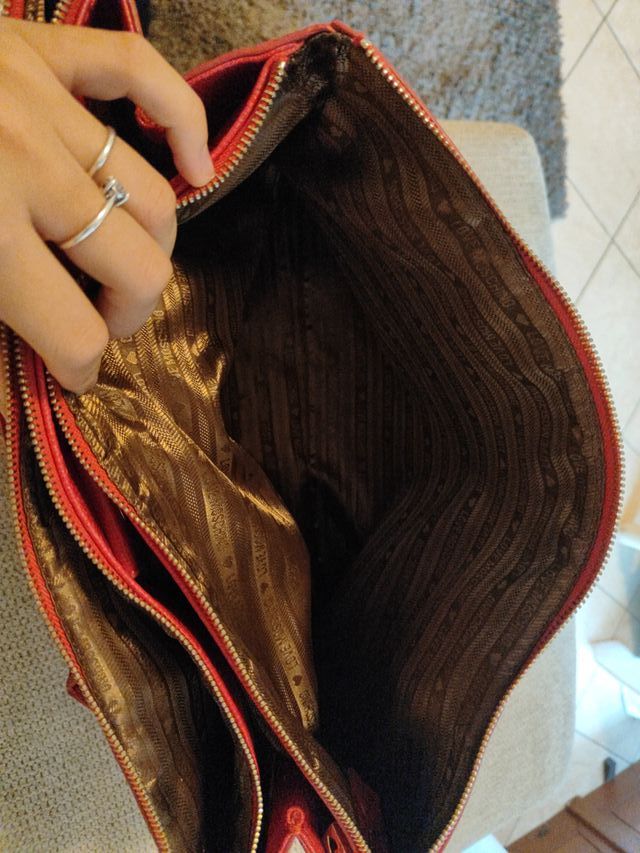 Borsa Moschino fucsia usata
Rovinati i manici foto