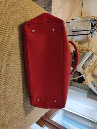 Borsa Moschino fucsia usata
Rovinati i manici foto