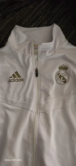 Chaqueta deportiva Adidas blanca y dorada