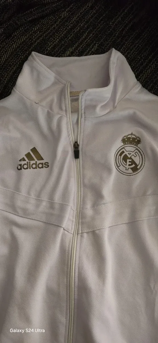 Chaqueta deportiva Adidas blanca y dorada