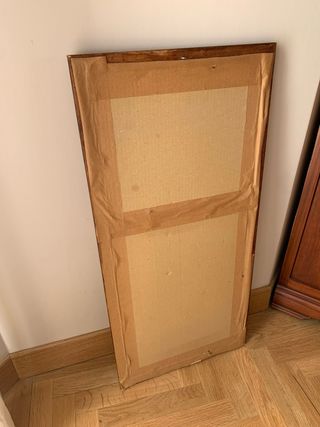 Espejo de pared con marco de madera y flores secas