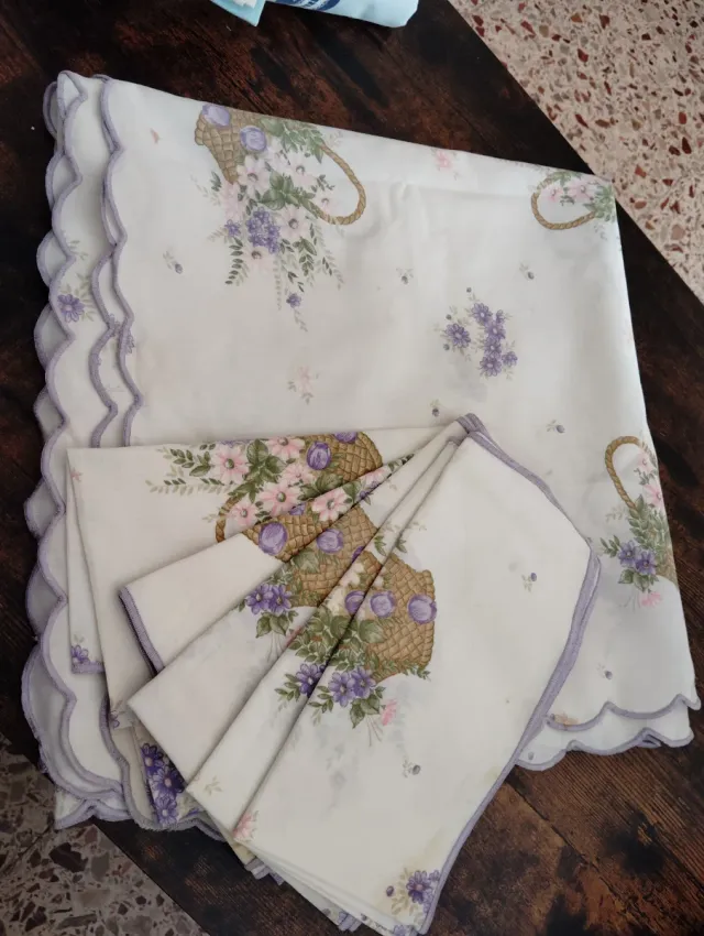 Mantel y 6 servilletas florales