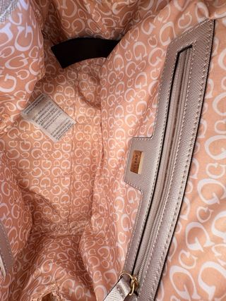 Bolso Guess blanco rosa y plateado 