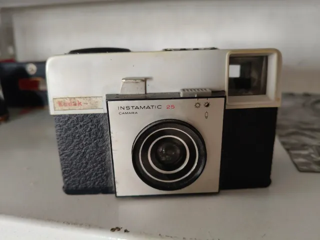 Cámaras antiguas y sus estuches