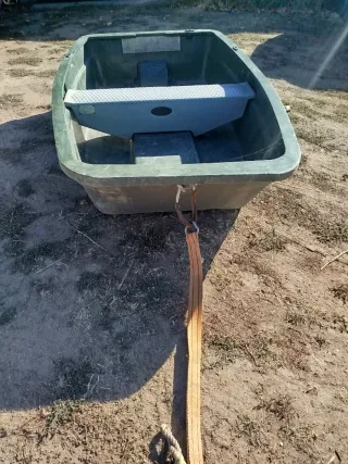 Barca de pesca verde