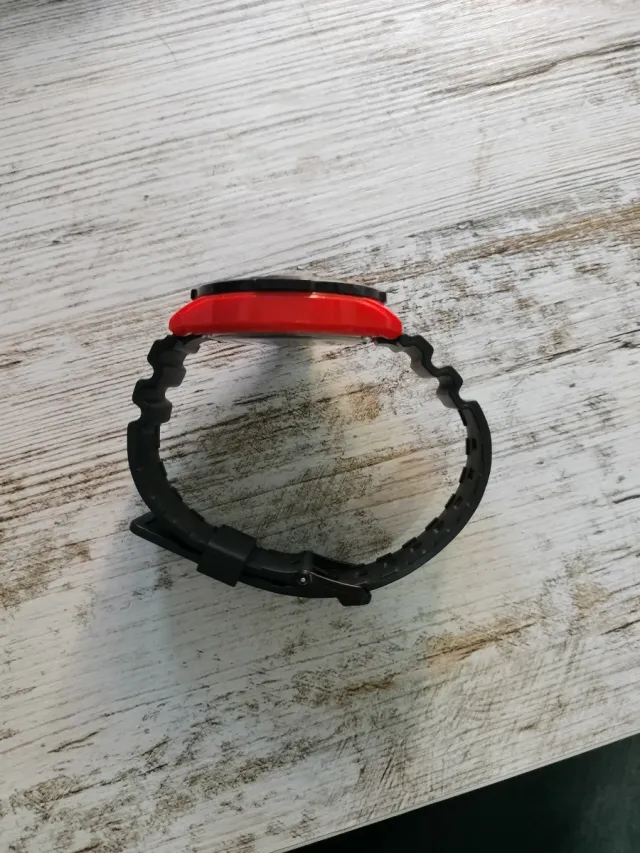 Reloj Casio MRW-200H Day-date Negro y Rojo