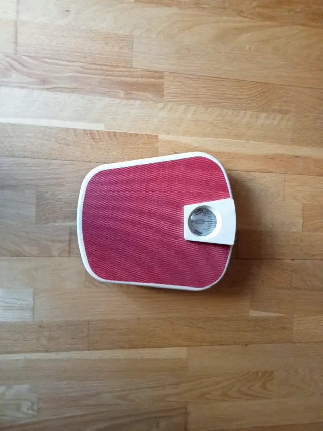 Báscula de suelo roja y blanca