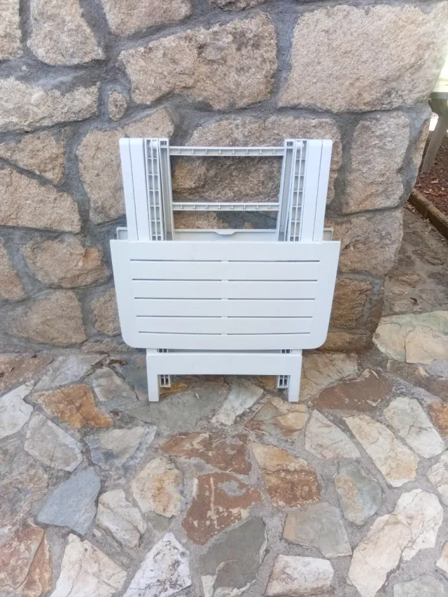 Mesa de jardín plegable blanca