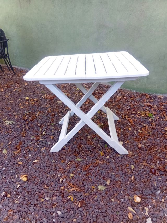 Mesa de jardín plegable blanca