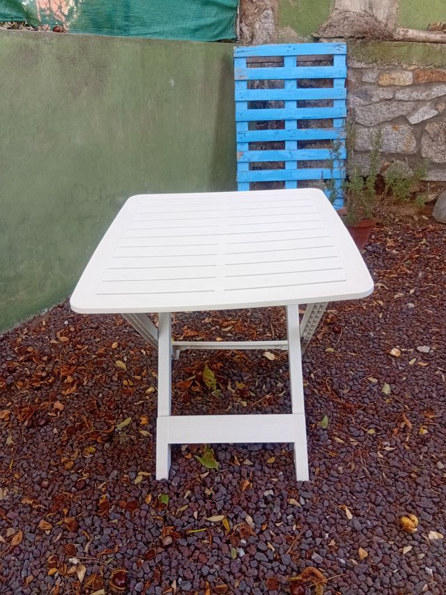 Mesa de jardín plegable blanca