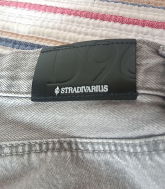 Vaqueros grises D96 36 Stradivarius