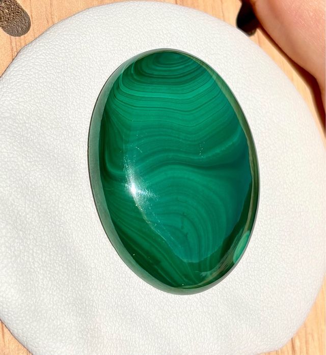 Malaquita ovalada natural, cabujon alta calidad