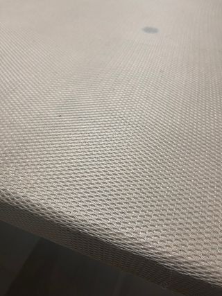 Base tapizada beige con patas 135 x 200