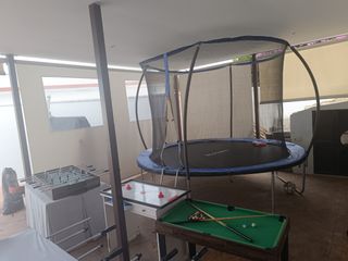 Giochi per bambini: calcio balilla, biliardo, aria