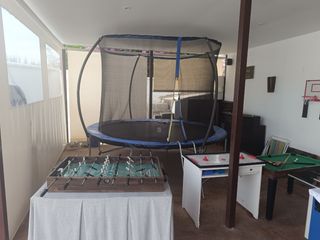 Giochi per bambini: calcio balilla, biliardo, aria