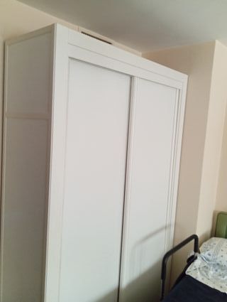 Armario de dos puertas blanco
