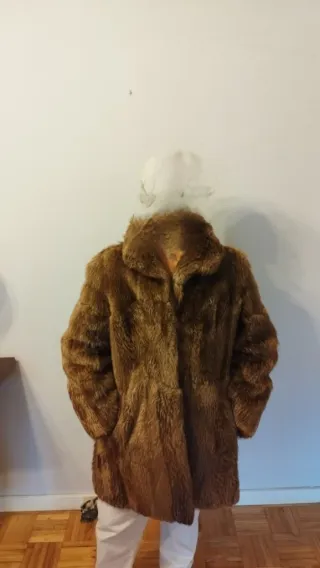 Abrigo de piel marrón