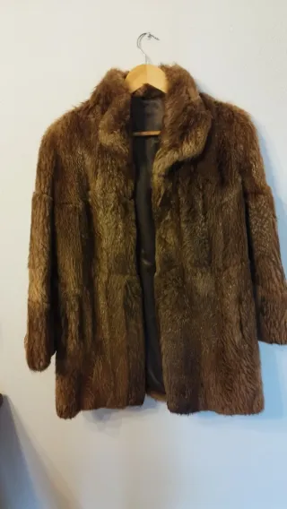 Abrigo de piel marrón