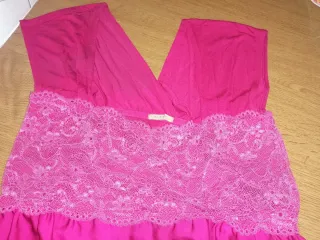 T-shirt Intimissimi con pizzo rosa