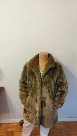 Abrigo de piel marrón claro