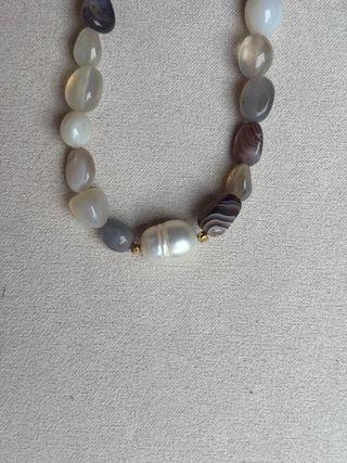 Collar perla y ágata gris