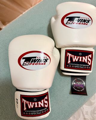 Guantes Muay Thai Twins Special BGVL3 Blanco