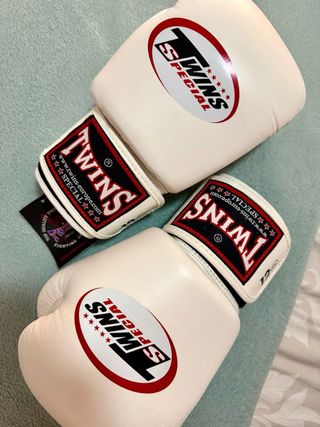 Guantes Muay Thai Twins Special BGVL3 Blanco